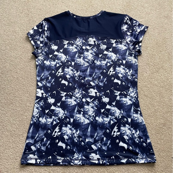 ⏫ Patterned Workout Shirt - Picture 3 of 3